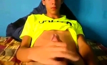 Latino Twink Shows Off When Jerking