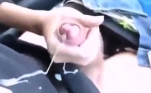 Female Uber Driver Gives Her Passenger A Handjob