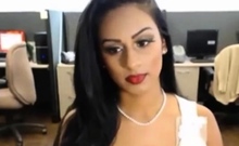 Sexi Desi Bitch on Skype 4