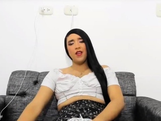 Amateur Shemale Stroke Her Dick