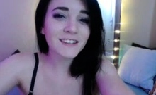 Brunette Amateur Webcam Babe Pleases Pussy