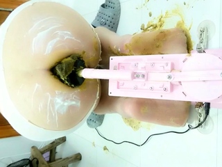 Amateur lalin girl toying her holes