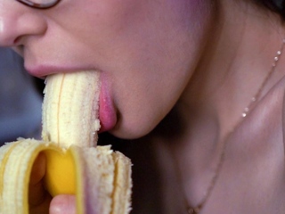 Pissing masturbating babe solo toy play