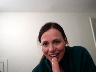 Incredibly Sexy Amateur MILF Blowjob